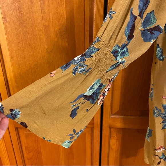 Gimmicks/Buckle Kimono - Picture 2 of 4